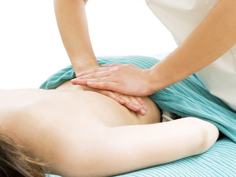 Schmerzmassage im unteren Rücken